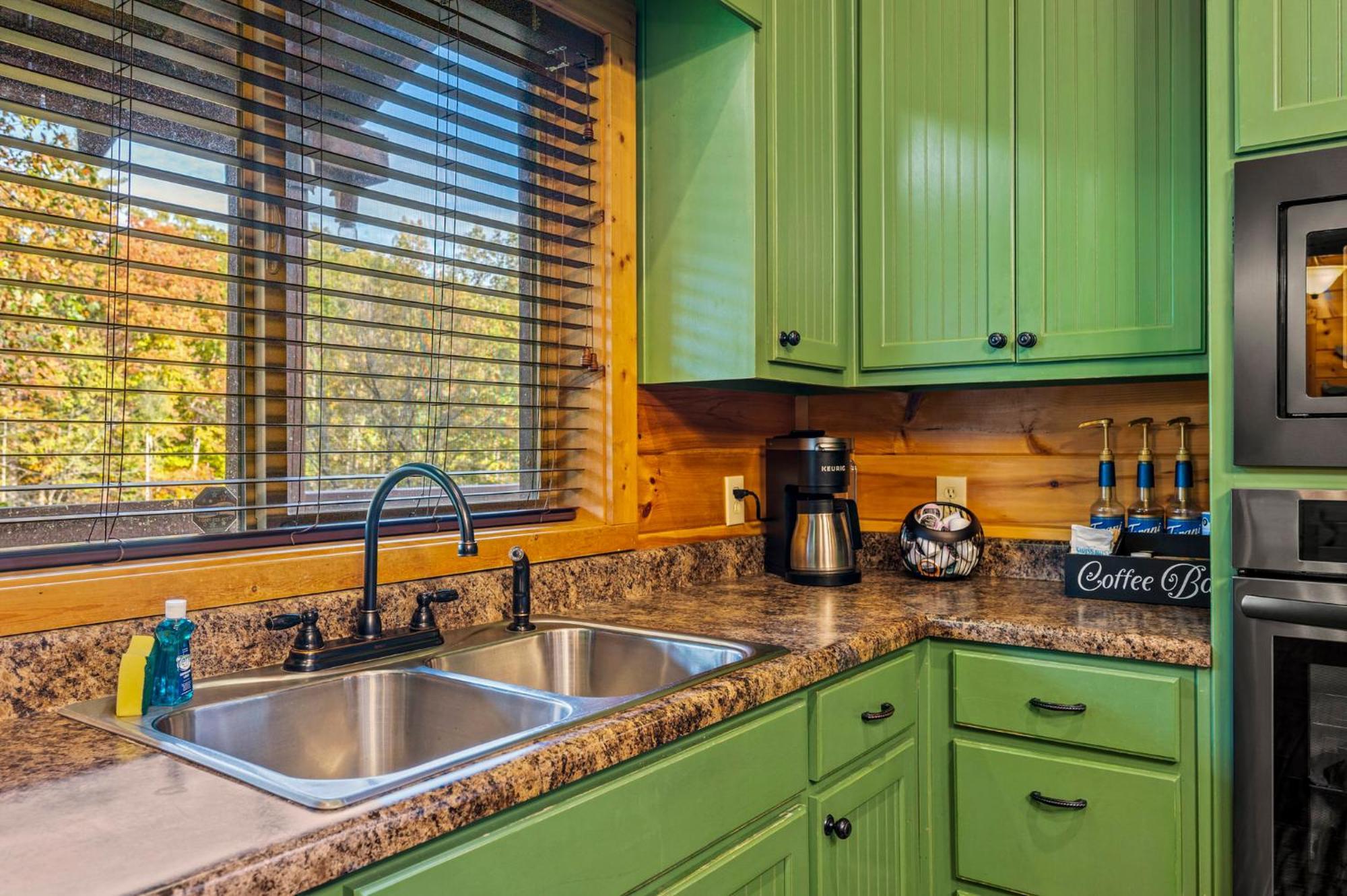 Relaxation Retreat - Pickleball Cabin - Wi-Fi, Fire Pit With Bar, Ev, Game Room, Hot Tub, Pool Access - Mins To Pf Sevierville Exterior foto